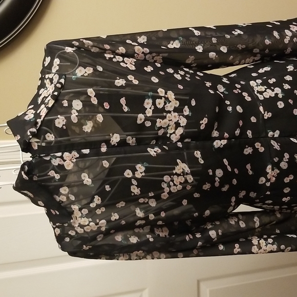 Gorgeous women's CAARA black floral dress - Picture 7 of 12